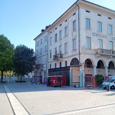 Palazzo Clerici Apartment Luino Exterior photo